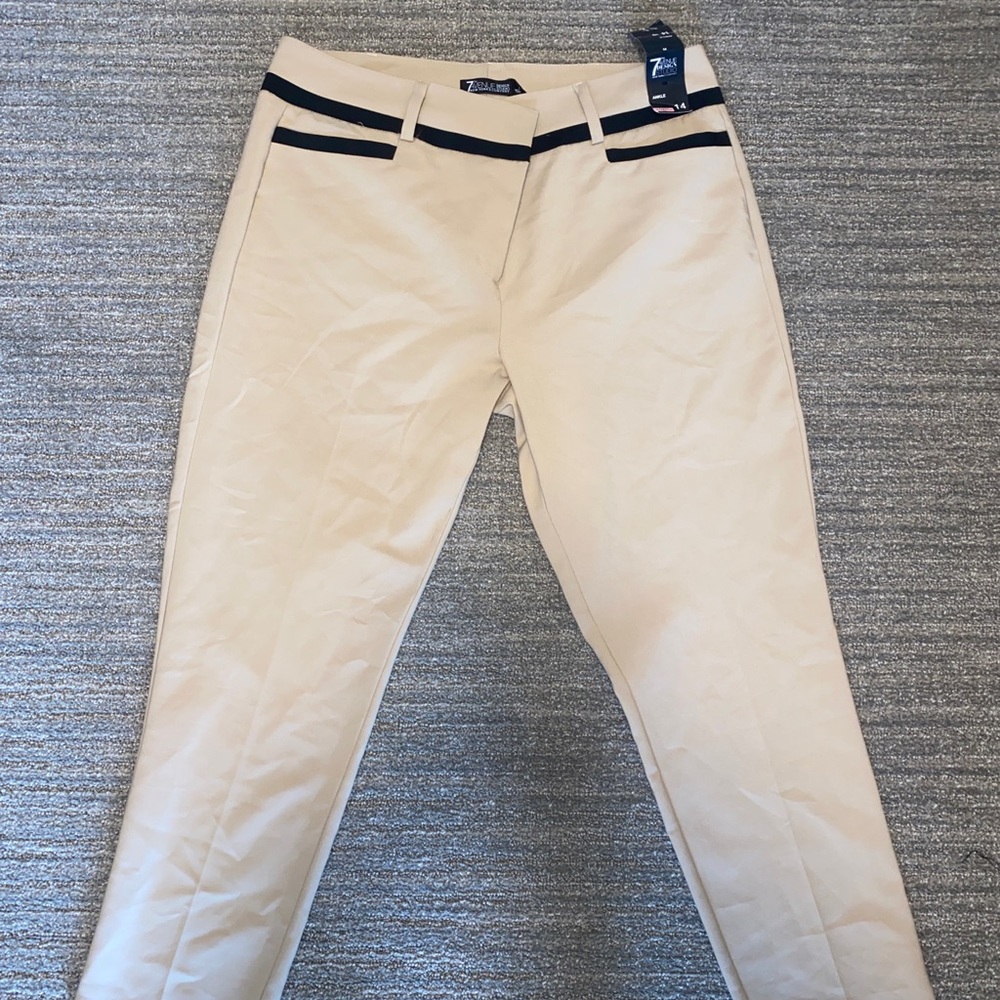Beige New York and Company brand dress pants that are ankle length. Never worn!